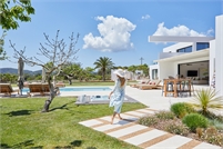 SKY Luxury Concierge Ibiza Gabriela Suikowsky